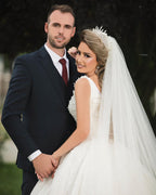 Vestido de Noiva Deslumbrante Comprido com Decote em V à Princesa em Tule e Renda