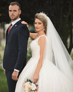Vestido de Noiva Deslumbrante Comprido com Decote em V à Princesa em Tule e Renda