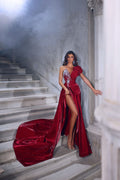 Splendido lungo abito da sera rosso a linea ad A con glitter, monospalla e senza maniche, con spacco