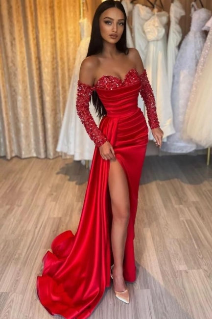 Splendido abito lungo da sera rosso sirena con scollo a cuore, perline e paillettes, maniche lunghe e spacco