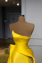 Superbe robe de bal longue jaune en ligne A, sans manches, ornée de paillettes