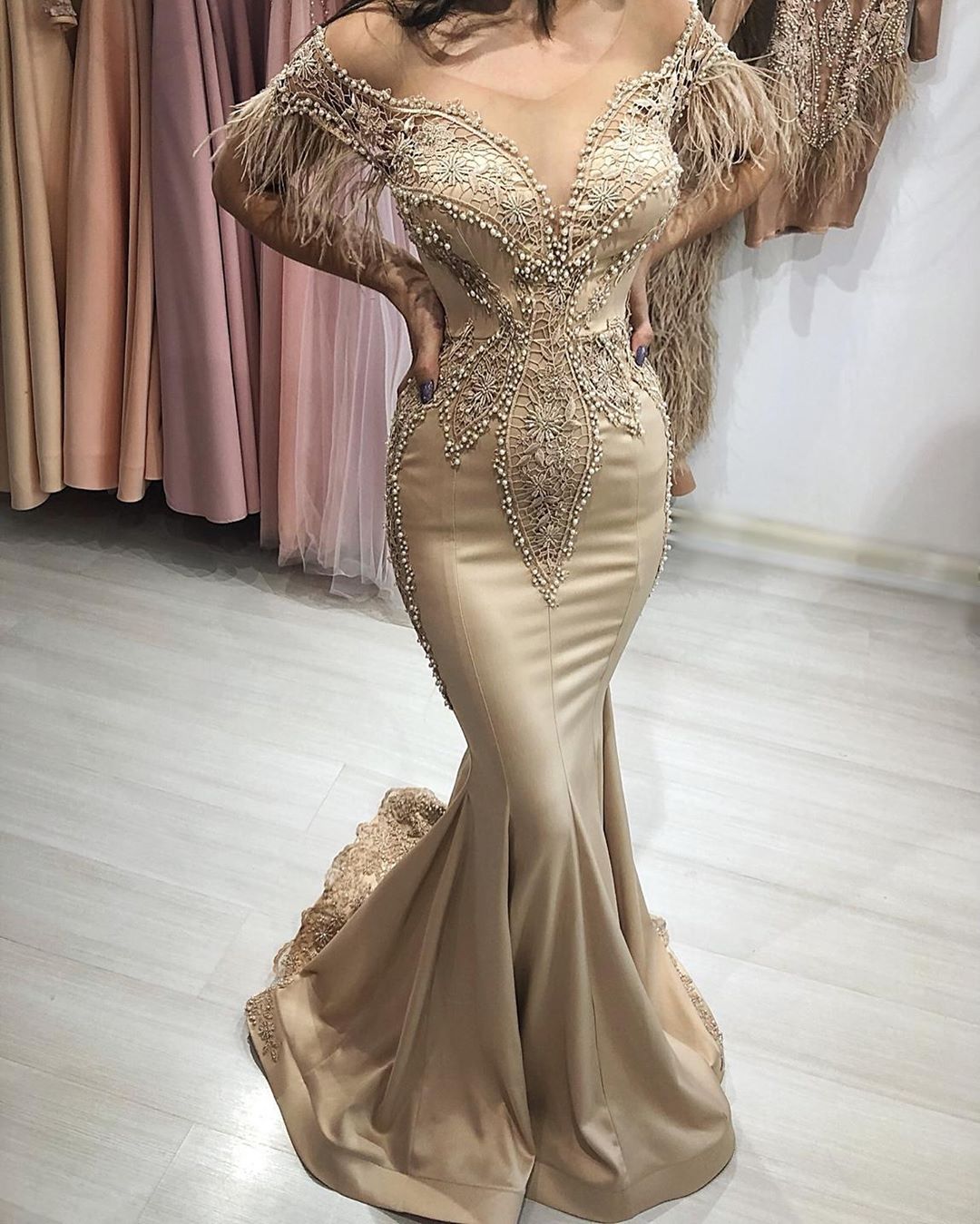 Magnifique robe longue de bal sirène à épaules dénudées avec manches