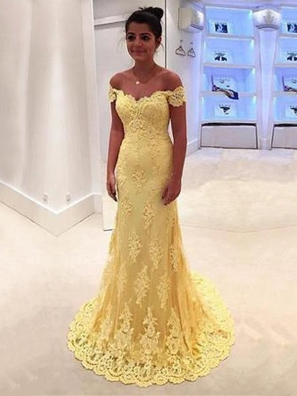 Hermosos vestidos de fiesta de encaje sin mangas con hombros descubiertos y corte sirena