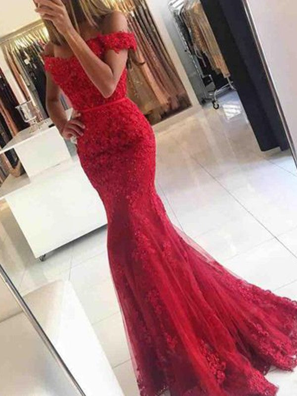 Hermosos vestidos de fiesta de sirena sin mangas con hombros descubiertos y apliques de tul