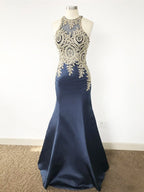 Hermosos vestidos de fiesta de satén con apliques redondos y sin mangas de sirena