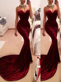 Hermosos vestidos de fiesta de sirena con escote corazón de terciopelo sin mangas y volantes