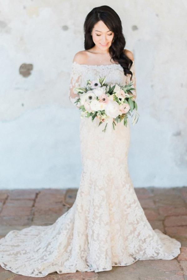 Magnifique robe de mariée sirène ivoire en dentelle à manches longues et épaules dénudées