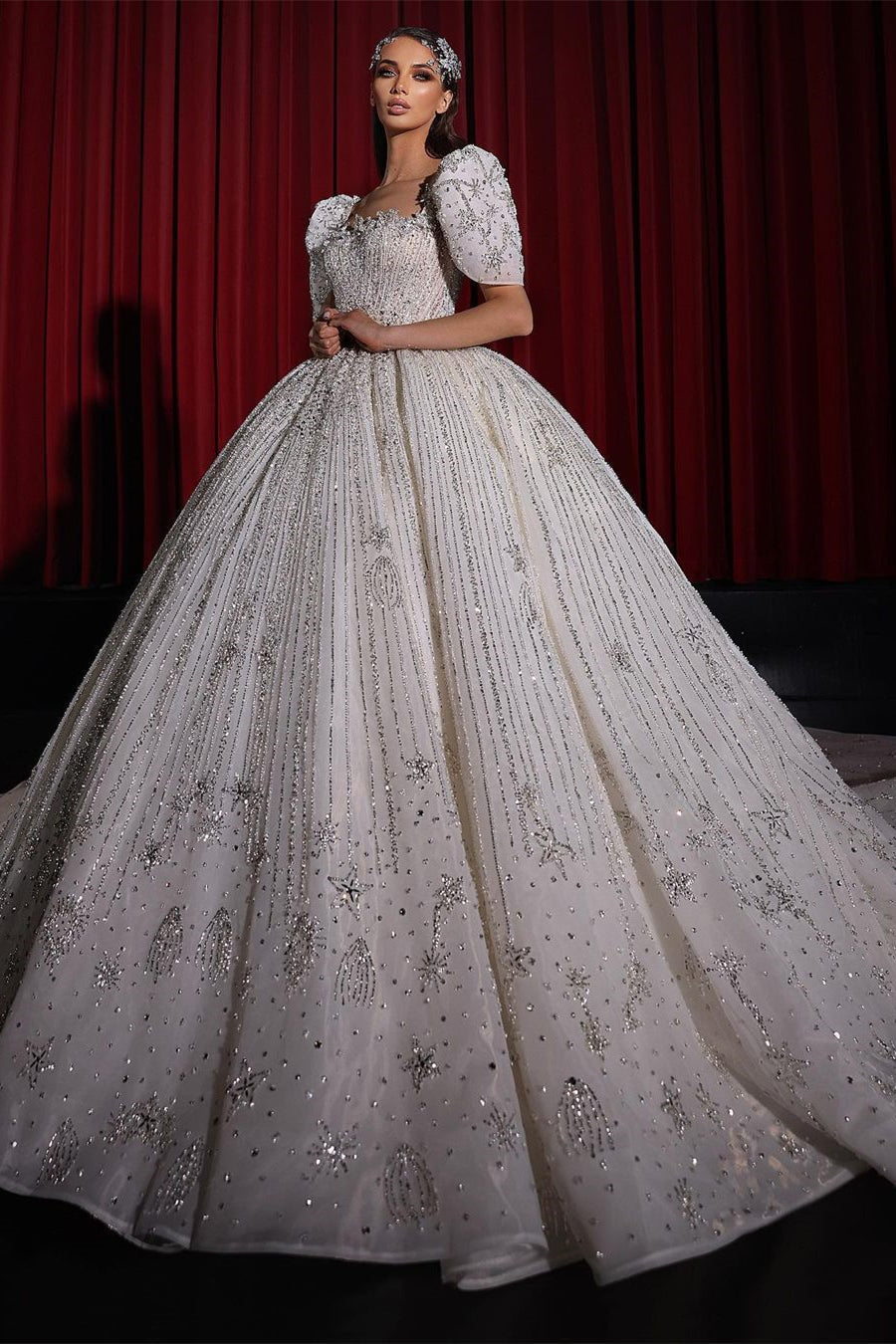 Robe de mariée princesse magnifique en ligne A avec perles et manches courtes en dentelle