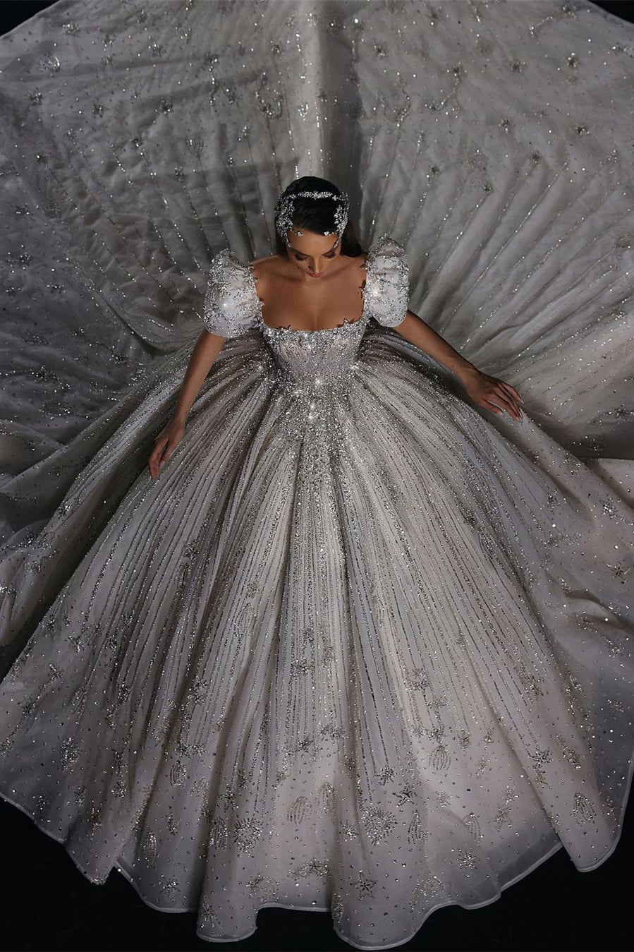 Robe de mariée princesse magnifique en ligne A avec perles et manches courtes en dentelle