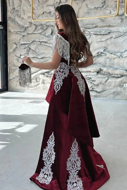 فساتين سهرة طويلة حتى الأرض ذات عمود مزخرف بالقلوب الحمراء الجميلة، بدون أكمام، مع فتحة أمامية ومذيلة