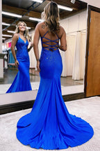 Magnifique robe de bal longue sirène bleu royal à fines bretelles et col en V