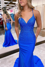 Magnifique robe de bal longue sirène bleu royal à fines bretelles et col en V