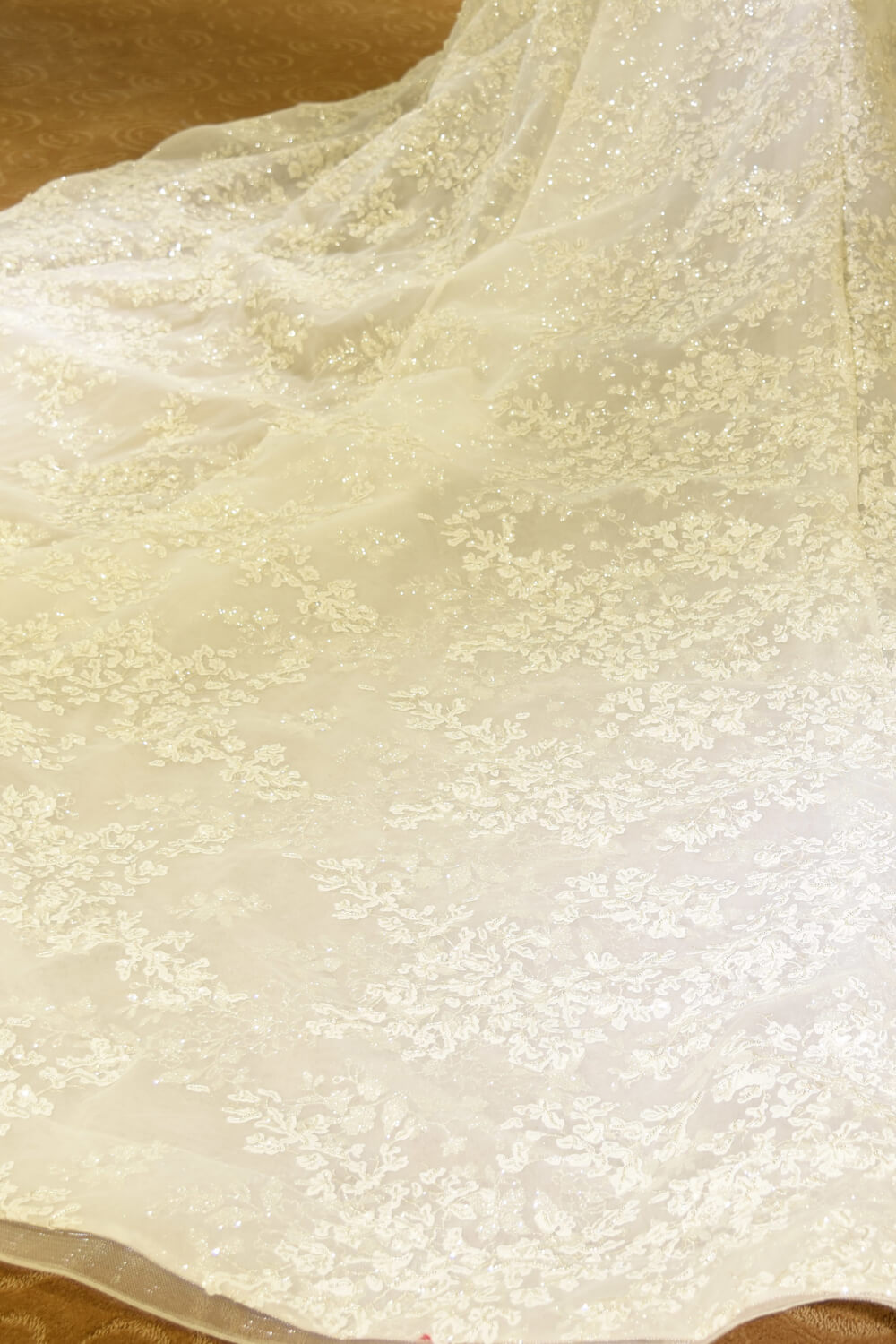 Magnifique robe de mariée ivoire princesse en tulle et dentelle à manches courtes