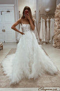 Vestido de Noiva Deslumbrante com Alças Finas, Aplicações de Renda, Corte em A e Sem Mangas, com Cauda Destacável