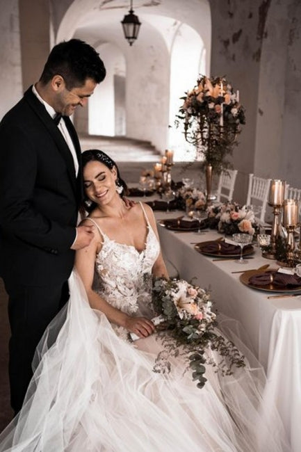 Hermosos vestidos de novia de tul en forma de A sin mangas con tirantes finos y estampado 
