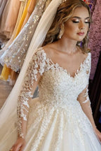 Vestido de Noiva Branco Deslumbrante, Comprido, Corte em A, Decote em V, com Renda e Mangas