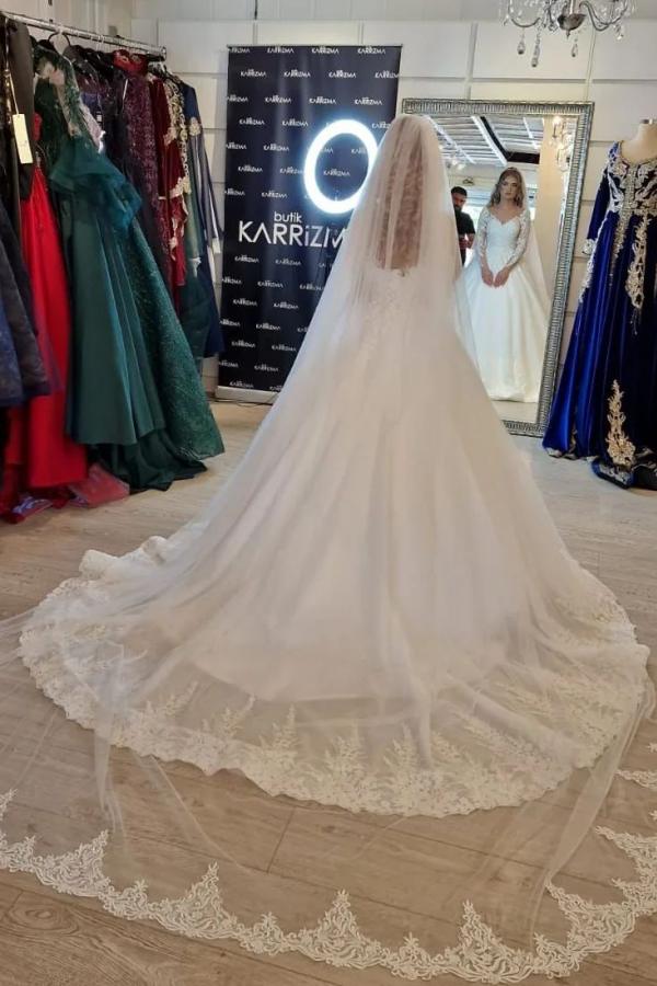 Vestido de Noiva Branco Deslumbrante, Comprido, Corte em A, Decote em V, com Renda e Mangas