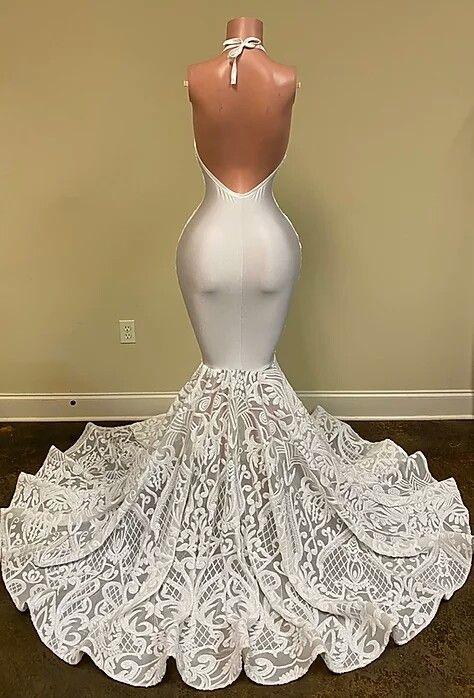 Hermoso vestido de fiesta blanco sin mangas con escote en V, corte sirena, encaje en la parte inferior y flores