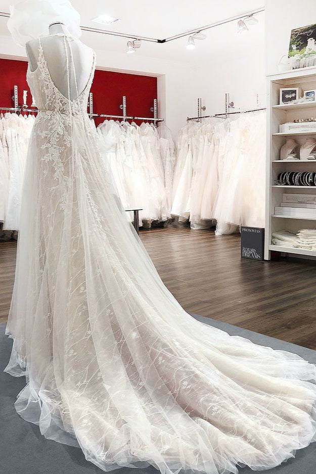 Vestidos de Noiva Elegantes Longos em Tule com Decote em V, Renda e Costas Descobertas em Corte A