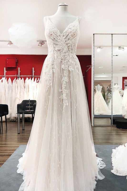 Vestidos de Noiva Elegantes Longos em Tule com Decote em V, Renda e Costas Descobertas em Corte A