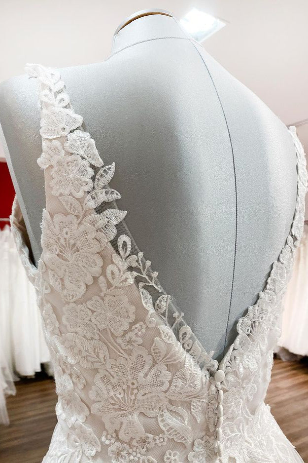 Elegante vestido de novia largo de tul con escote en V, encaje y espalda abierta