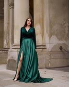 Robe de bal verte en velours à manches longues, coupe trapèze, col en V avec fente