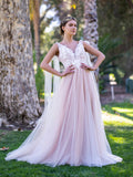 Vestido de cerimónia com decote em V, renda, tule, alças com laço e cauda varrida