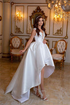Vestido de Noiva Branco em Cetim com Renda e Decote em V Alto e Baixo
