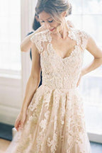 Vestido de Noiva de Alta Qualidade, Comprimento até ao Chão, Sem Mangas e com Decote em V, com Renda