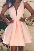 Schlichtes rosa A-Linie Satin V-Ausschnitt Homecoming Kleid, kurze Ballkleider