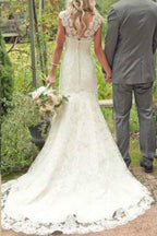 Abito da sposa campestre con strascico a sirena e pizzo