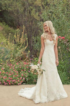 Abito da sposa campestre con strascico a sirena e pizzo