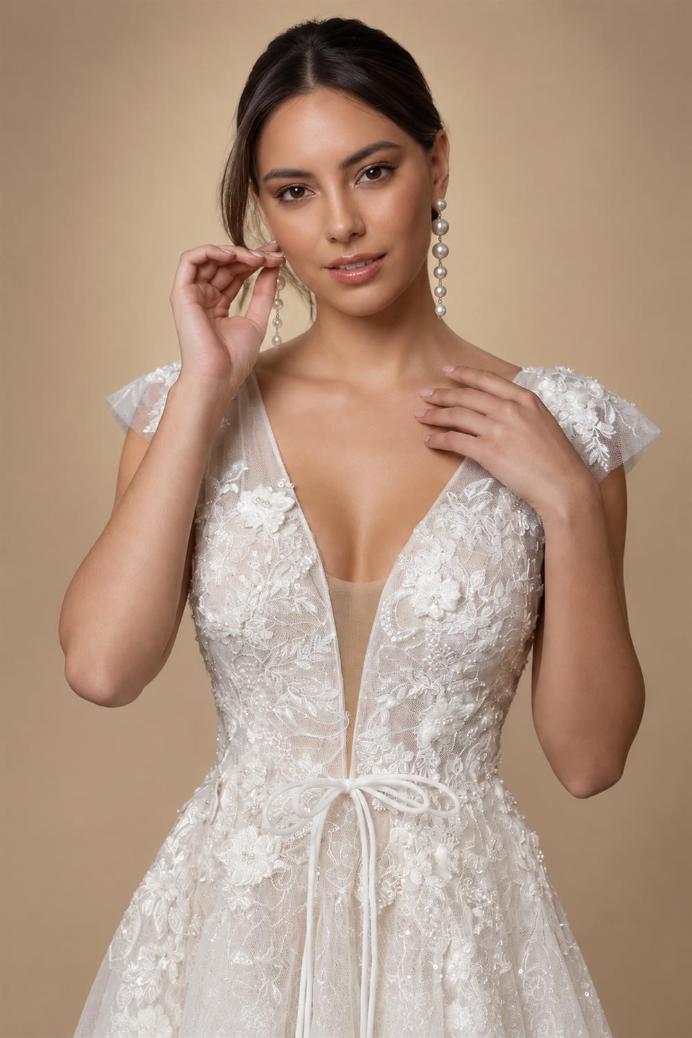 Elegant Ivory V-Neck Cap Sleeve A-Line Lace Tulle Wedding Dress ZP055