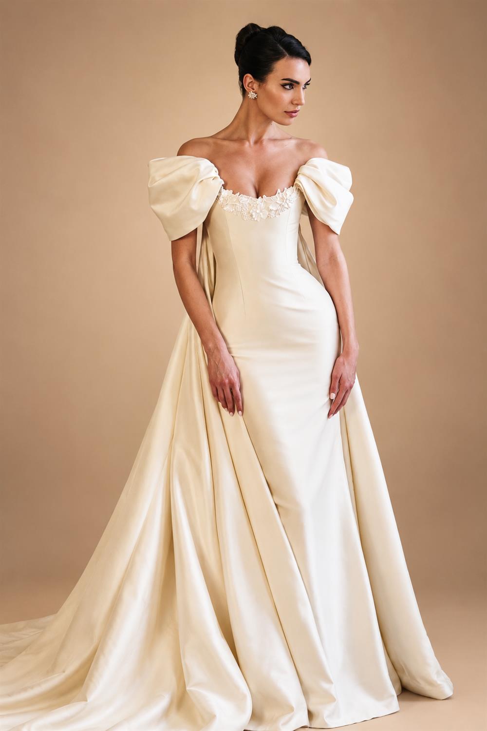 Luxury Ivory Off-the-Shoulder Satin Wedding Dress with Puff Sleeves ZP074
