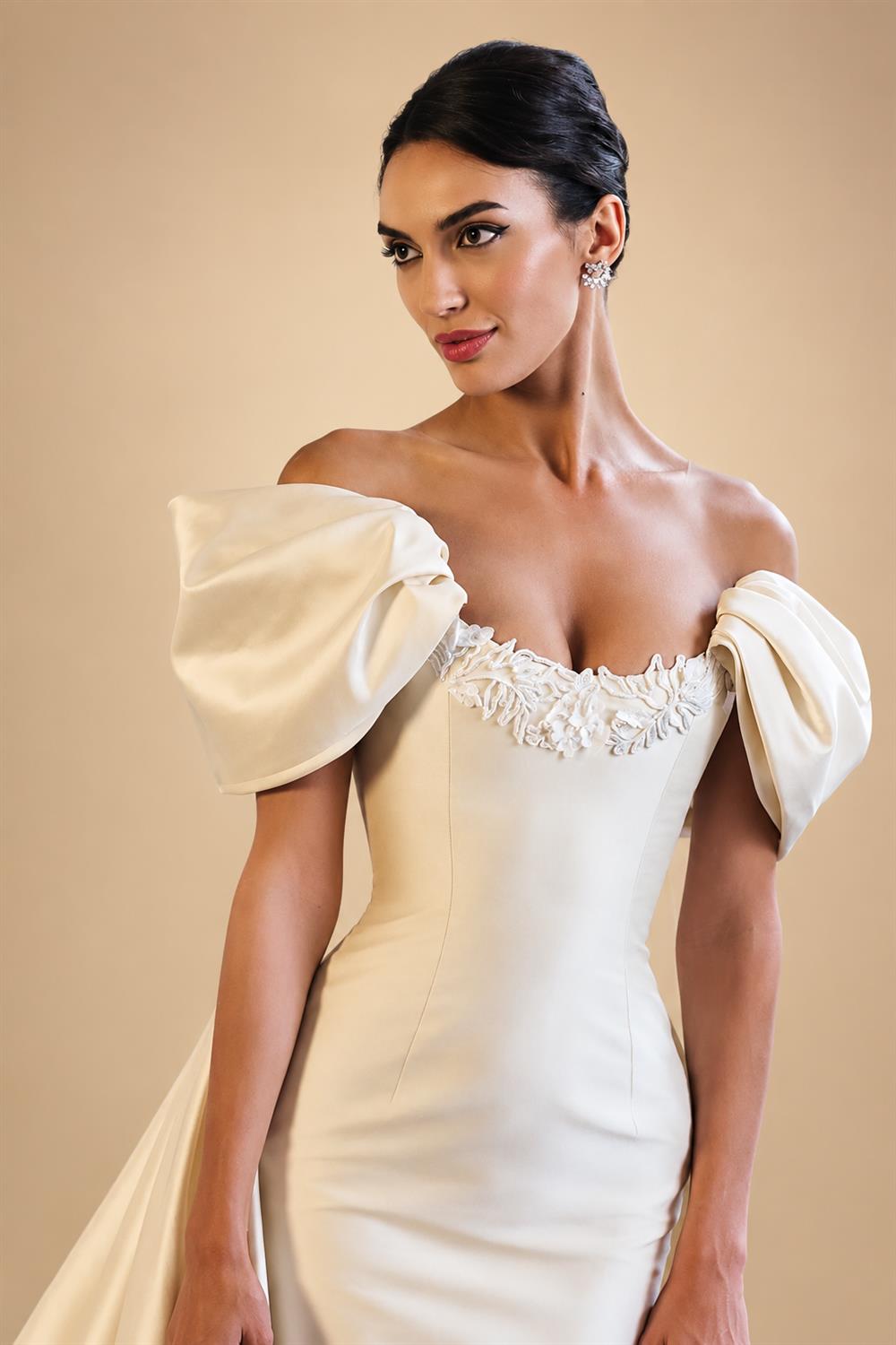 Luxury Ivory Off-the-Shoulder Satin Wedding Dress with Puff Sleeves ZP074