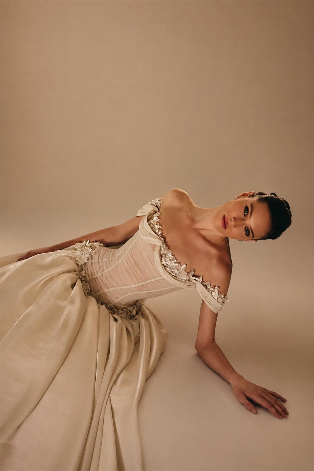 Elegant Ivory Off-the-Shoulder Floral Lace Ball Gown Wedding Dress ZP075