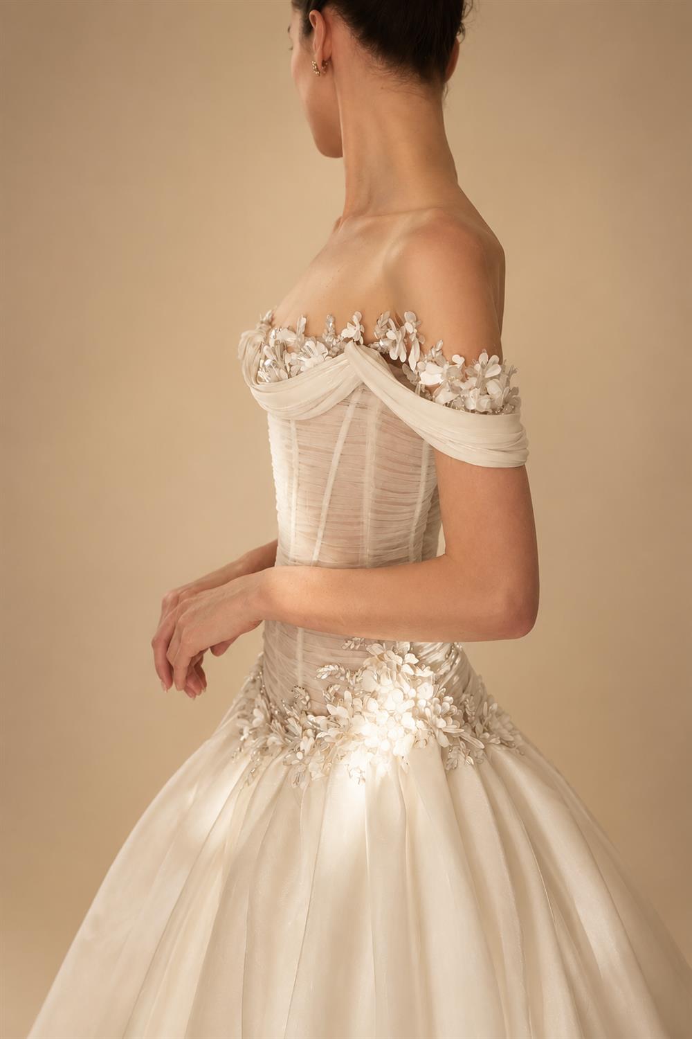 Elegant Ivory Off-the-Shoulder Floral Lace Ball Gown Wedding Dress ZP075