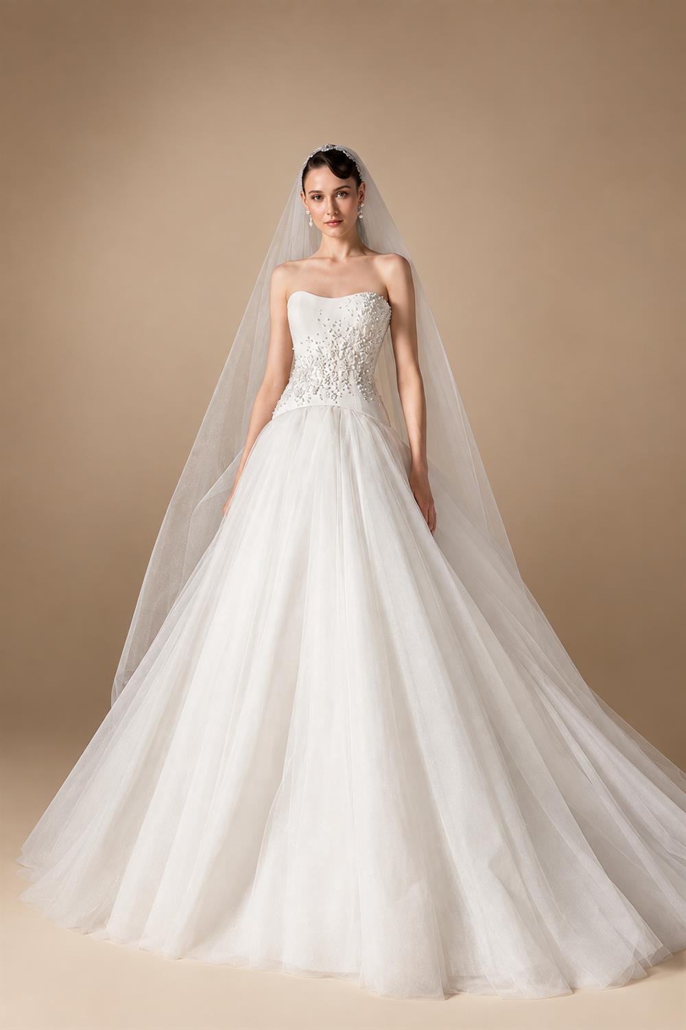Elegant White Strapless Bodice Crystal Ball Gown Wedding Dress with Veil ZP080