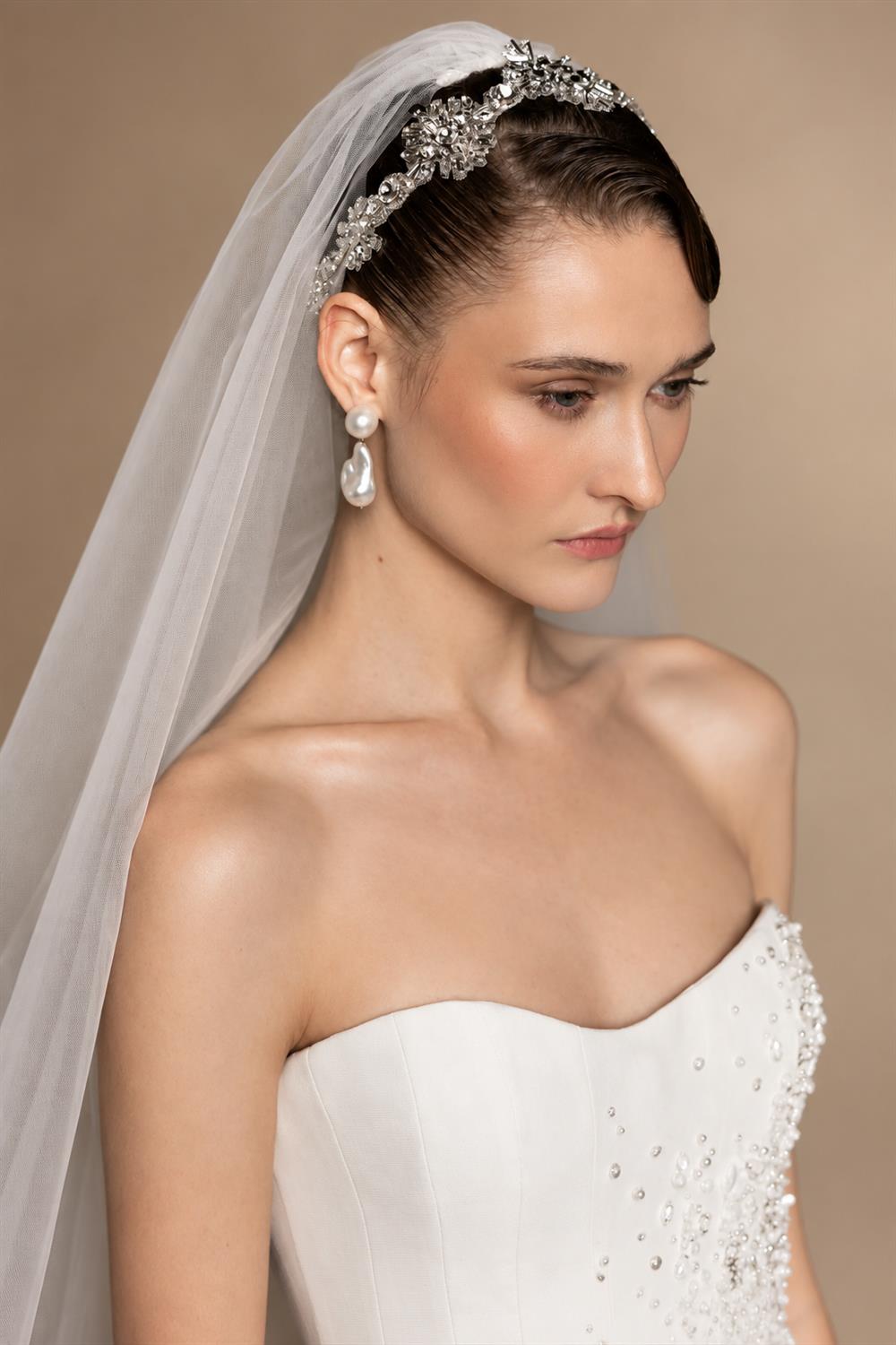 Elegant White Strapless Bodice Crystal Ball Gown Wedding Dress with Veil ZP080