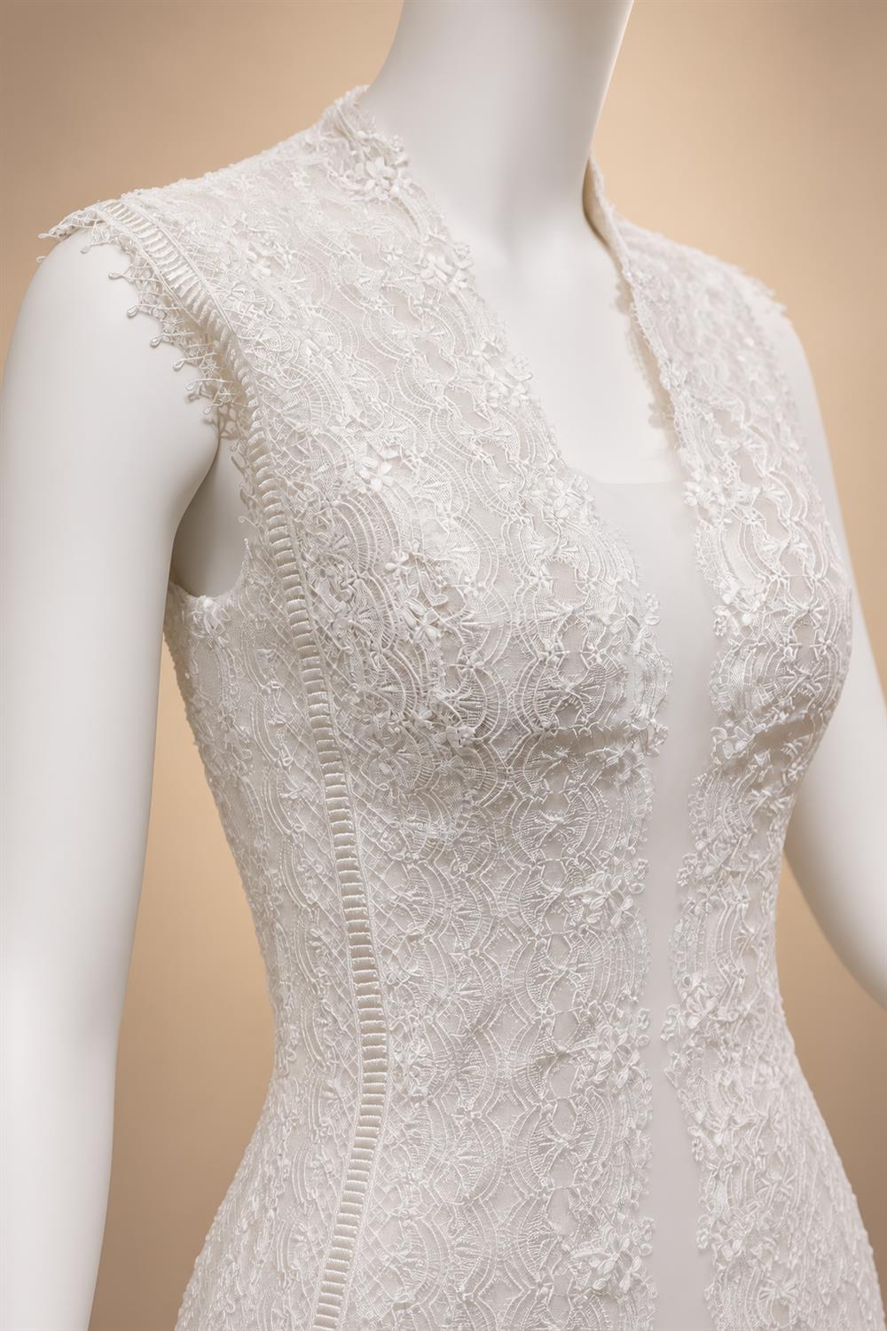 Elegant Ivory High Neck Sheer Lace Long Sleeves Mermaid Wedding Dress with Veil ZP085