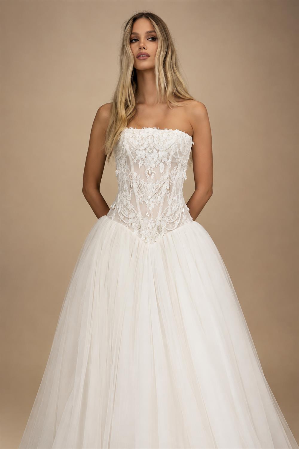 Dreamy White Strapless Lace Corset Bodice Tulle Ball Gown Wedding Dress ZP088
