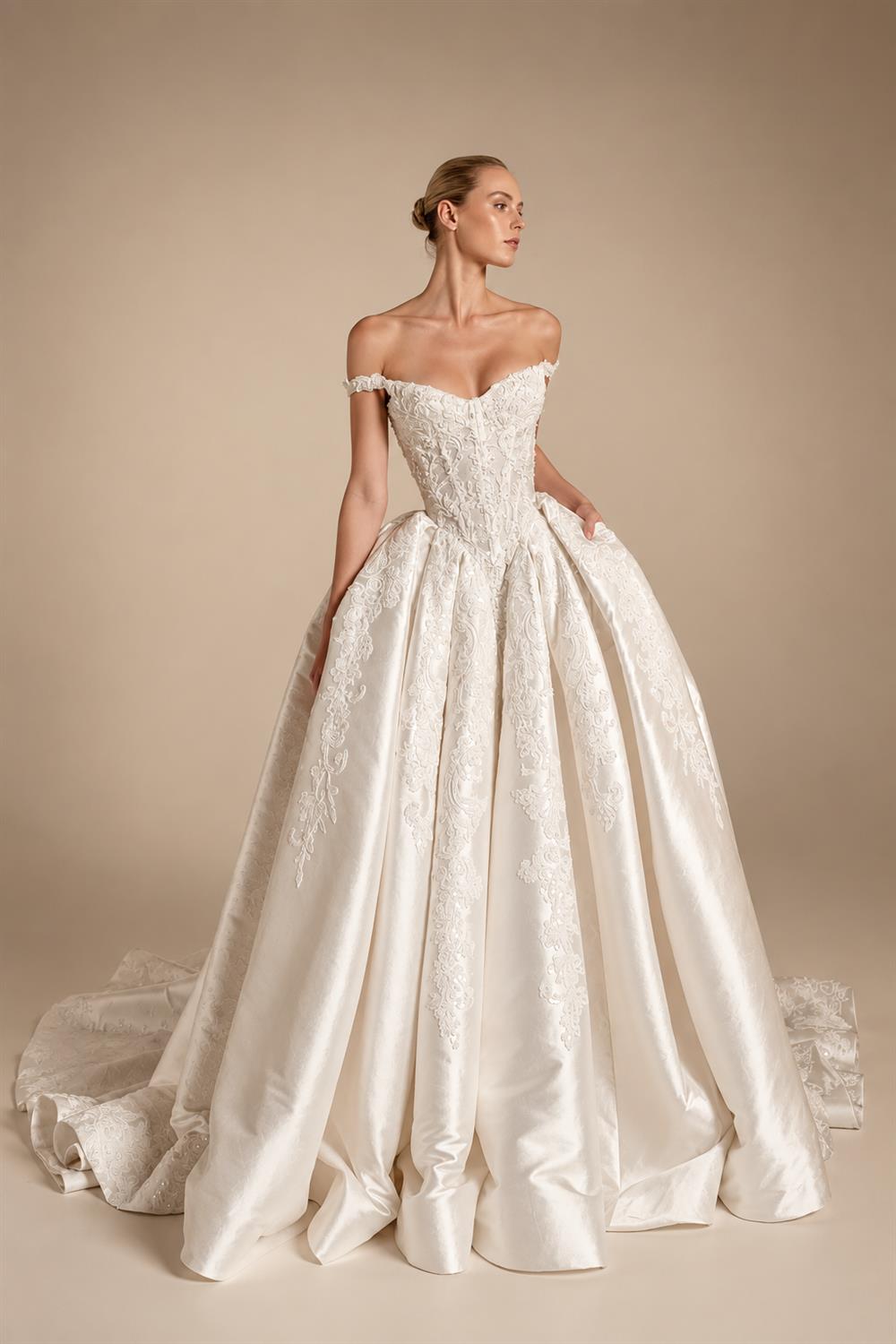 Luxury White Lace Embroidery Satin Train Wedding Dress ZP143