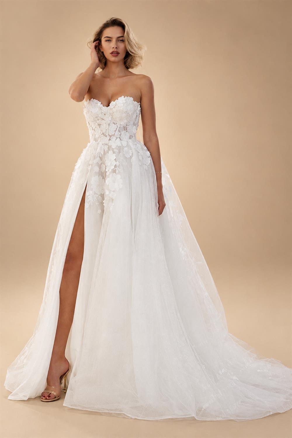 Modest Sweetheart Wedding Dress with Slit 2026 New 3D Lace Appliques Tiered Wedding Gowns Vestido Customized