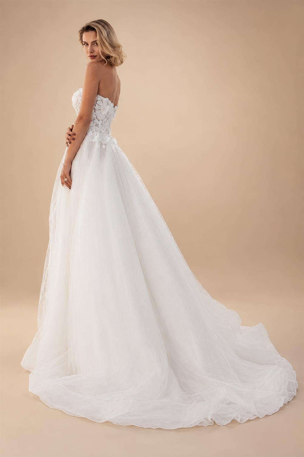 Modest Sweetheart Wedding Dress with Slit 2026 New 3D Lace Appliques Tiered Wedding Gowns Vestido Customized