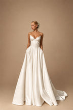 Satin Wedding Dresses A-Line Strapless Lace-up V-Neck Pleated Chic Bride Prom Gown Simple Bridal Gowns Customized
