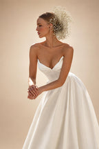 Satin Wedding Dresses A-Line Strapless Lace-up V-Neck Pleated Chic Bride Prom Gown Simple Bridal Gowns Customized