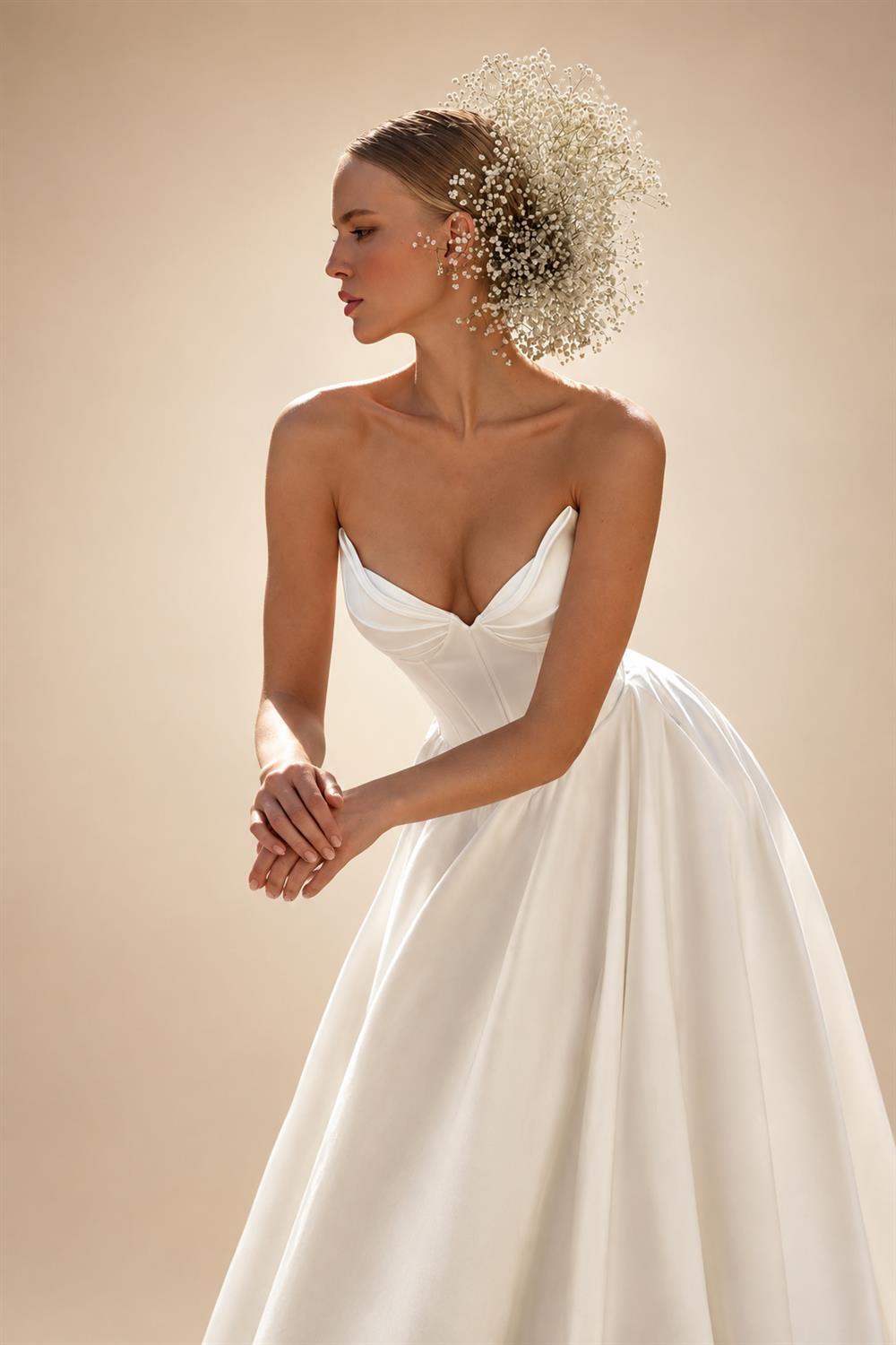 Satin Wedding Dresses A-Line Strapless Lace-up V-Neck Pleated Chic Bride Prom Gown Simple Bridal Gowns Customized
