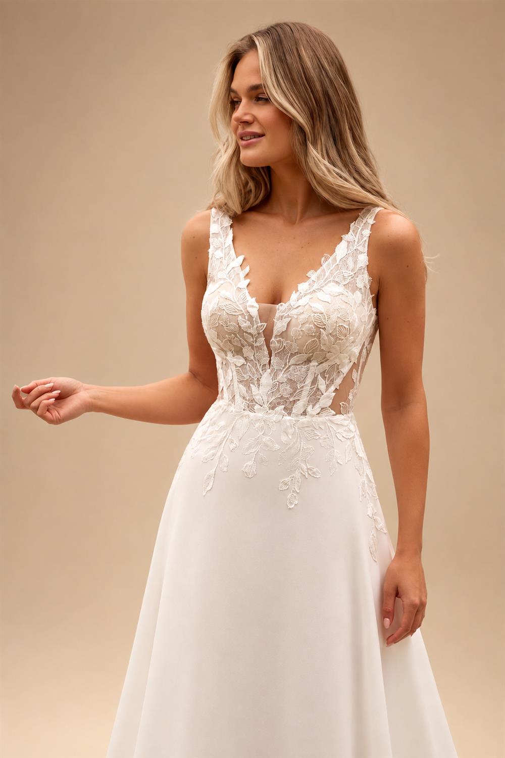 Halter Neck Tulle Wedding Dresses Sexy Sleeveless Bridal Gowns with Sweep Train and Button Back Customized
