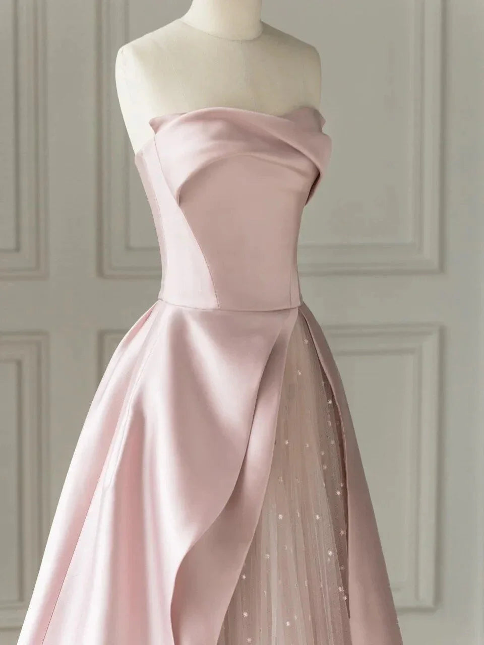 Vestido de noche largo hasta el suelo en línea A sin mangas de satén con abertura y tirantes de tul, vestido de baile sin tirantes