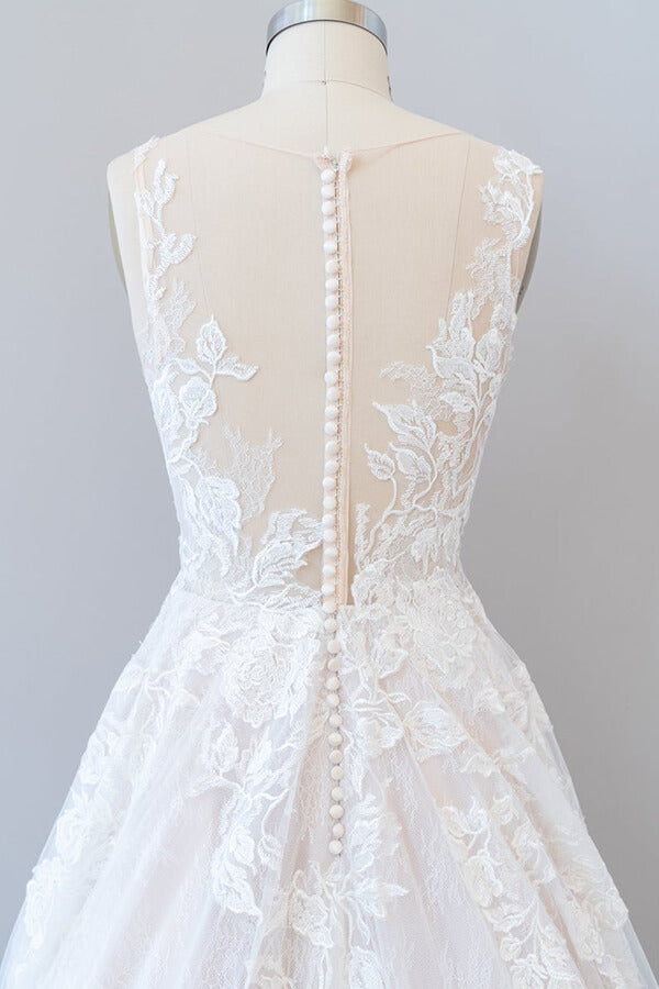 Robe de mariée en tulle à jupe évasée avec appliques illusion